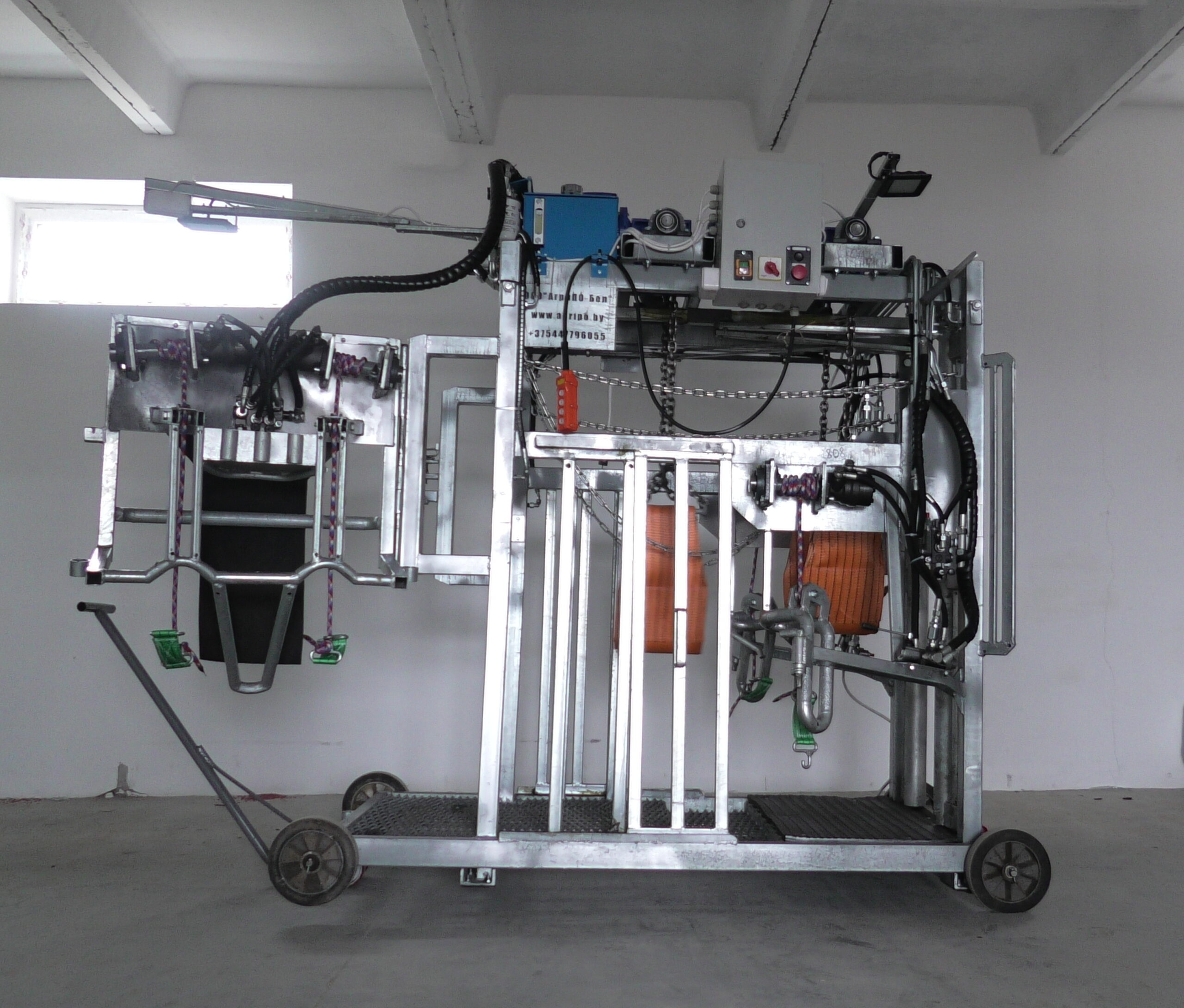 Обрезка копыт КРС на профессиональном станке